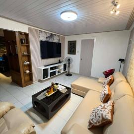 Lyka's Deluxe Xevera Townhouse Near Clark Airport, SM, khách sạn ở Iba