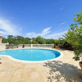 Villa Sienna - piscine - spa, хотел в Монтору