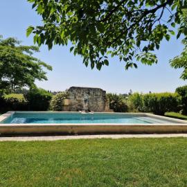 Victoria House pool garden, hotel v destinaci Fourques