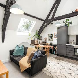 Unique Converted Church Flat-Sleeps 4-Parking-By FabAccommodation