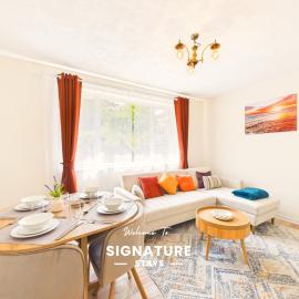 NEW Modern & Comfortable Home in Luton By Signature Stays - FREE Private Parking