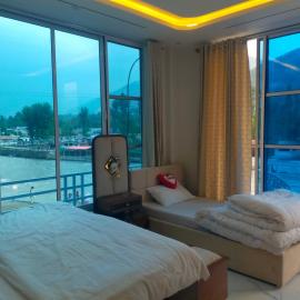 Riverside hotel and restaurant hassa Balakot، فندق في Bālākot