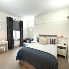 Garrick Suite Lichfield - New With Gated Parking: Lichfield şehrinde bir otel