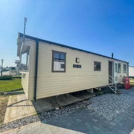 Homely 8 Berth Caravan In Essex, At Steeple Bay Ref 36046E, hotel in Southminster