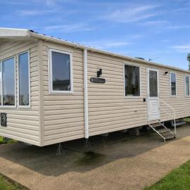 Lovely 8 Berth Caravan In Essex, At Steeple Bay Holiday Park Ref 36059A, hotel in Southminster