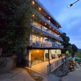 Hotel Summer Nest - Bhagsu Waterfall Area, McLeodganj, hotel in Dharamshala
