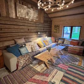 Authentic 17th Century Church Barn & Artists Home, hotel in Lindesby