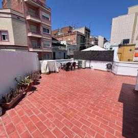 Private Terrace House near Camp Nou, hotel in Hospitalet de Llobregat
