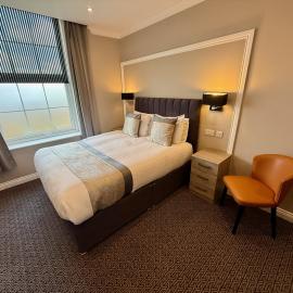 The Raven Hotel โรงแรมในคอร์บี
