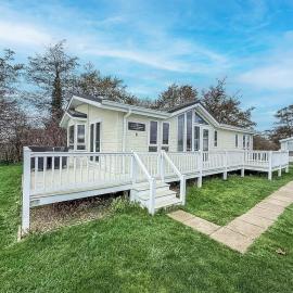 Beautiful Lodge At Manor Park In Norfolk Ref 23006Bu