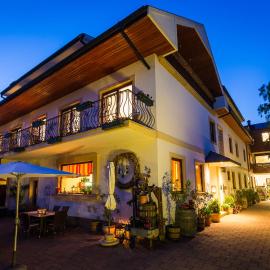 Pension Julia & Haus Elisabeth - Wallner's Hofheuriger & Weinhof