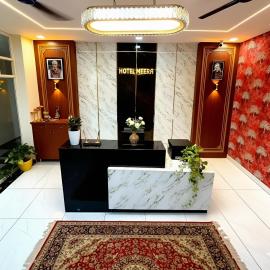 Hotel Meera, хотел в Bāwal