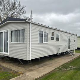 Superb 6 Berth Caravan At St Osyth Beach Park In Essex, Ref 28014Pm, hotel in Clacton-on-Sea