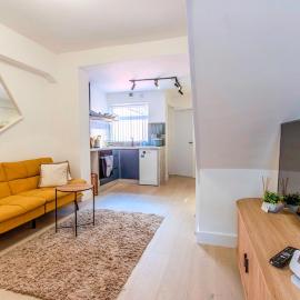 Anfield 3-Bed - Sleeps 6 - Free Parking - Patio, khách sạn ở Liverpool