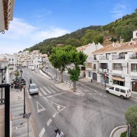 Edf España Suites Mijas, хотел в Михас