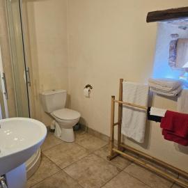 Entre PIERRES ET LEGENDES, hotel Cajarcban