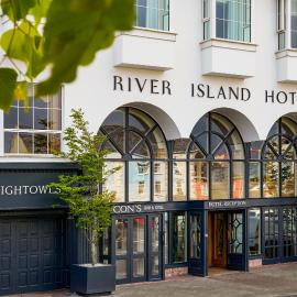 River Island Hotel, hotel sa Castleisland