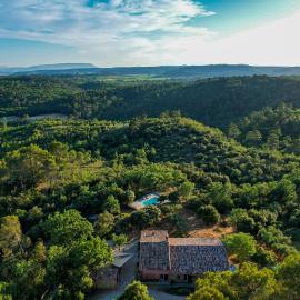 Le Domaine des Papillons - 23 ha avec vue sur la Sainte-Baume, hotel din Barjols