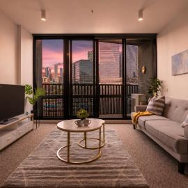 Cozy 1 Bedroom Apartment at Marvel Stadium with Rooftop Pool and Gym