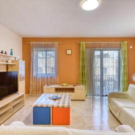 Marsaskala Central 3BR Apartment with Balconies, Malta, Hotel in Il-Maħsel