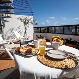 Beachfront Penthouse, hotel a Arinaga