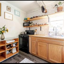 Bright Apt w additional room