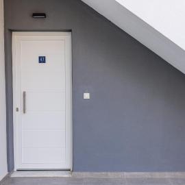 Green Almond's Comfort Apartment、Orfánionのホテル