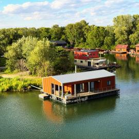 BRAND NEW, WiFi, AC, sundeck, wide view, BBQ, hotel a Bratislava