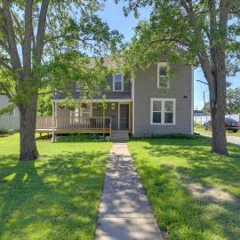Charming Home, Walkable to Downtown Lee's Summit