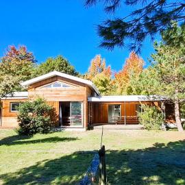 Viesnīca Villa de charme Spa Billard et Jardin clos arboré pilsētā Sanginē