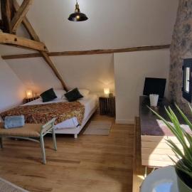 Les chambres de Mona โรงแรมในTauriac