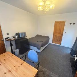 Studio sleeps 2 with Parking