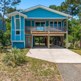 Family Home on Oak Island: 1 Mi to Beach & Pier!, Hotel in Oak Island