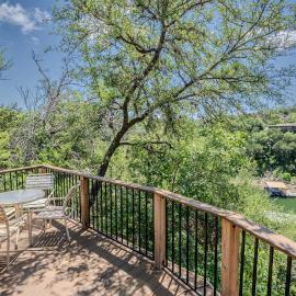 Lakefront Bungalow with Community PoolHot Tub #1, hotel in Lakeway