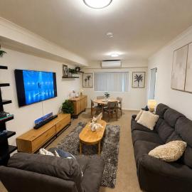 Premium Apartment in Cockburn Central, hotel in Perth