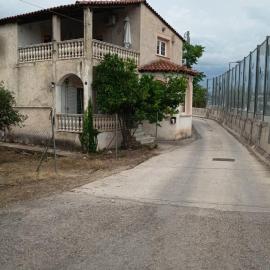Nearest Rooms Metro Pallini Some Minutes to Airport and 20 Minutes to Center read info please, hotel di Pallíni