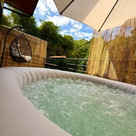 Buga में, होटल Glamping de lujo en Buga, jacuzzi-Río-Naturaleza-Piscina