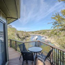 Digital nomad waterfront retreat with pool and jacuzzi No 10 Texas Thistle