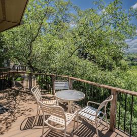 Treehouse Bungalow with Community PoolHot Tub 16, hotel u gradu 'Lakeway'