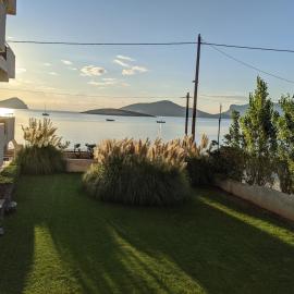 Beachfront Studio, Walk to the Beach: Porto Rafti şehrinde bir otel