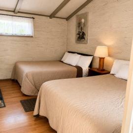 Room 16-2 Queen Suite-Woodland Motor Lodge