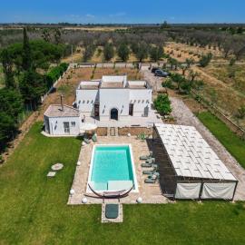 Villa Calliope by Perle di Puglia, hotel em Cutrofiano
