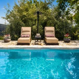 Blue Jasmine Villa - Private Pool and Garden، فندق في آيجيون