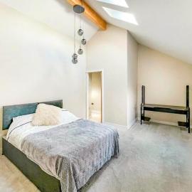 Own Room & En-suite in Wakefield in stunning House, khách sạn ở Wakefield