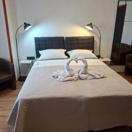 Apartments and Rooms "Almira"