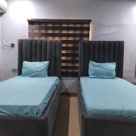 Twin beded self-con, hotel sa Wuse