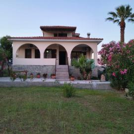 The Peaceful Villa, hotel in Paralia Dionysiou