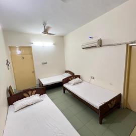 Adeel hotel & Restaurant Mianwali, hotel u gradu Bānda Arāīyān