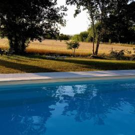 La petite maison de Valérie avec piscine proche Revel, Saint Ferréol, Puylaurens et Castres, hotel in Lempaut