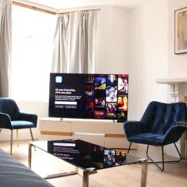 Grand Group Getaway - Home for 11 - Smart TV, WiFi & Free Parking - Near Bradford City Centre & University